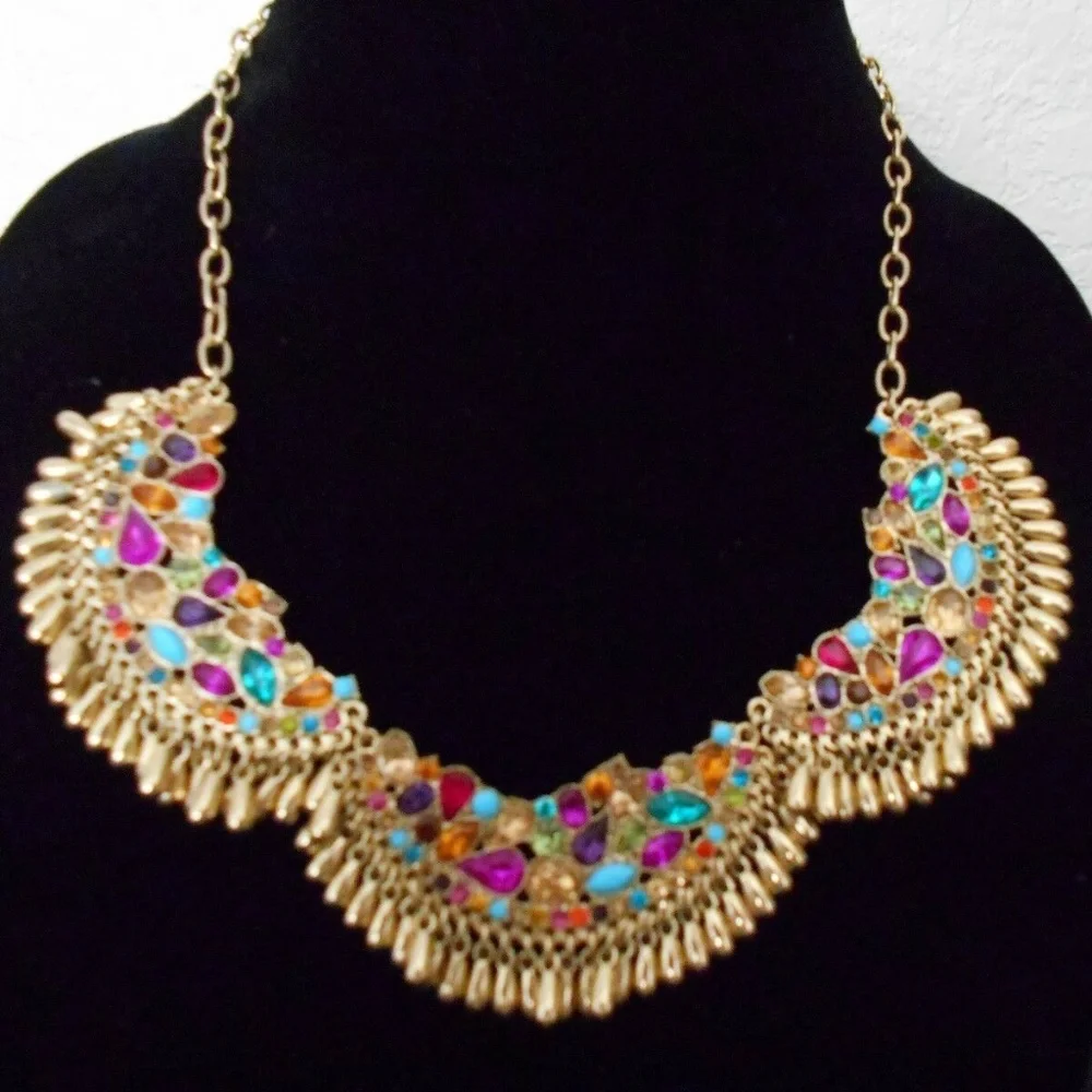 NWT Betsey Johnson NECKLACE & EARRINGS